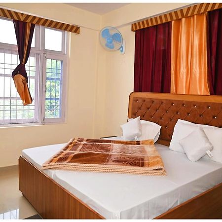 Simla Hotel K R I S H N A B - B Near Mall Road And Temple Buitenkant foto