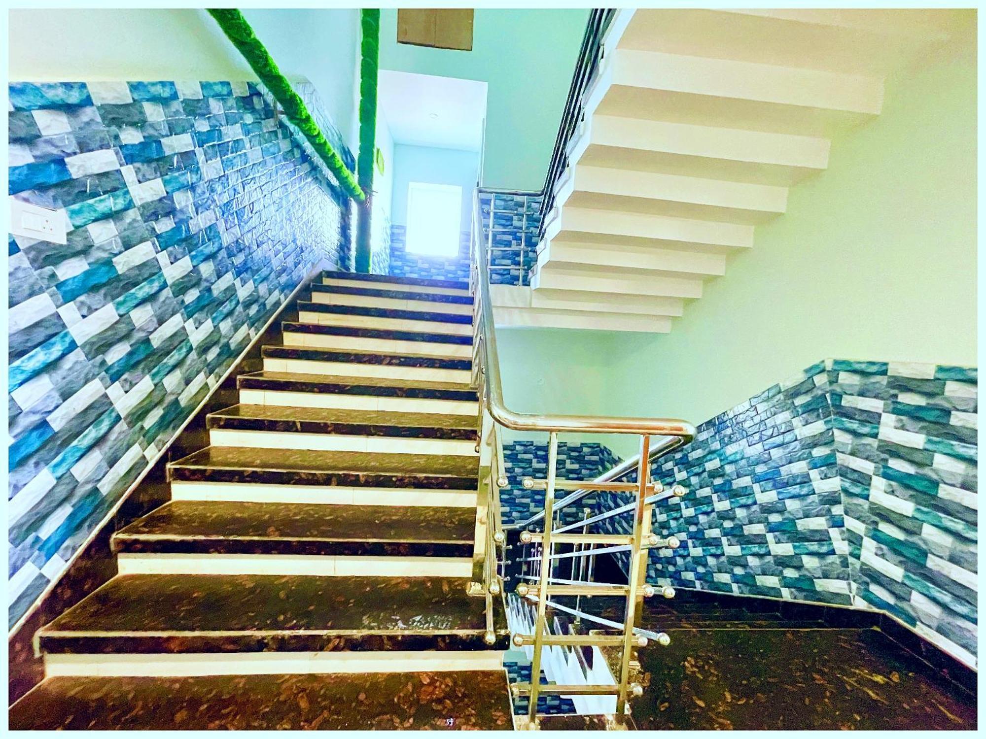 Simla Hotel K R I S H N A B - B Near Mall Road And Temple Buitenkant foto