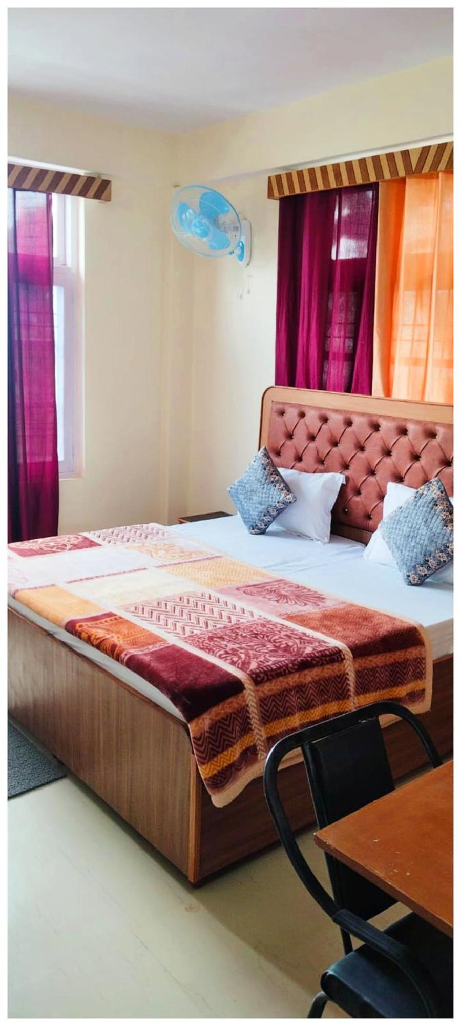 Simla Hotel K R I S H N A B - B Near Mall Road And Temple Buitenkant foto
