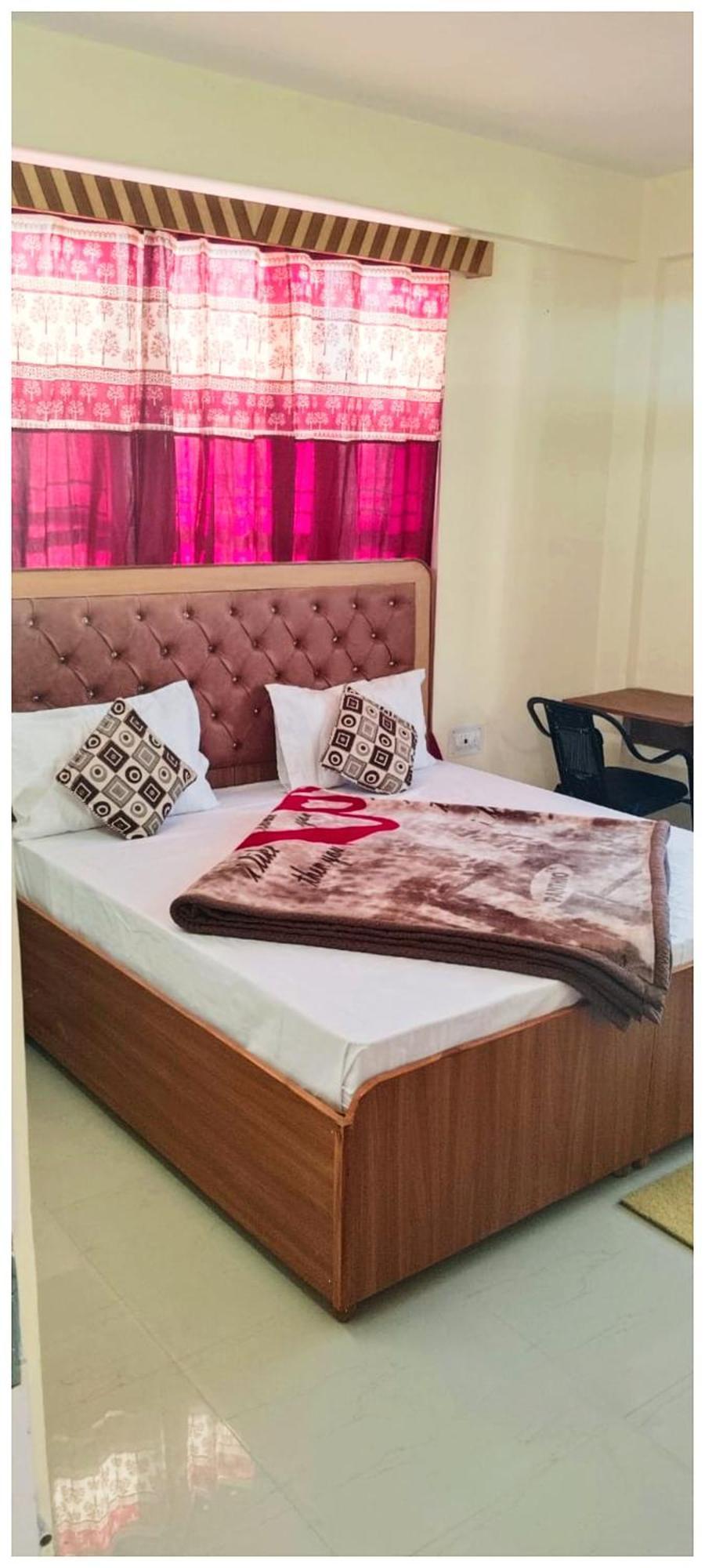 Simla Hotel K R I S H N A B - B Near Mall Road And Temple Buitenkant foto