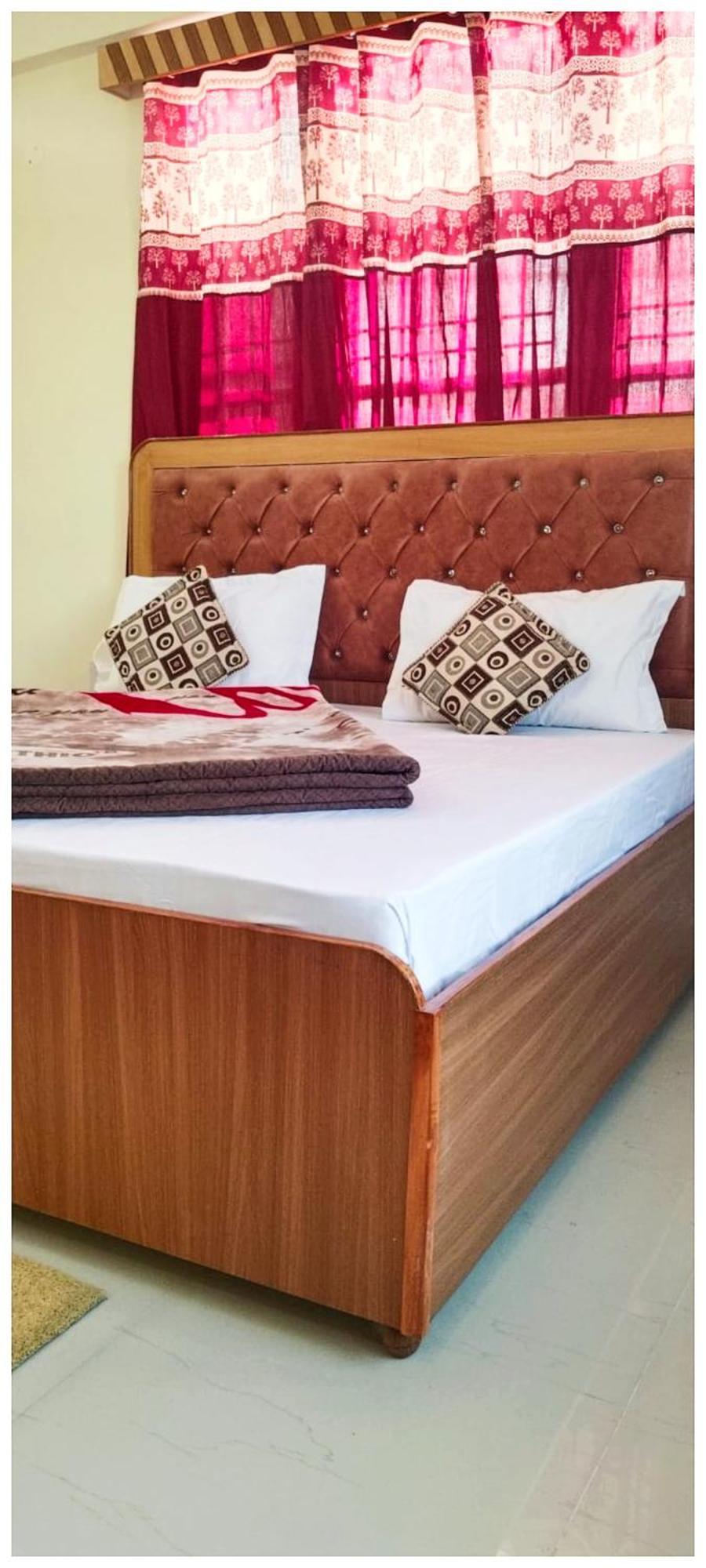 Simla Hotel K R I S H N A B - B Near Mall Road And Temple Buitenkant foto